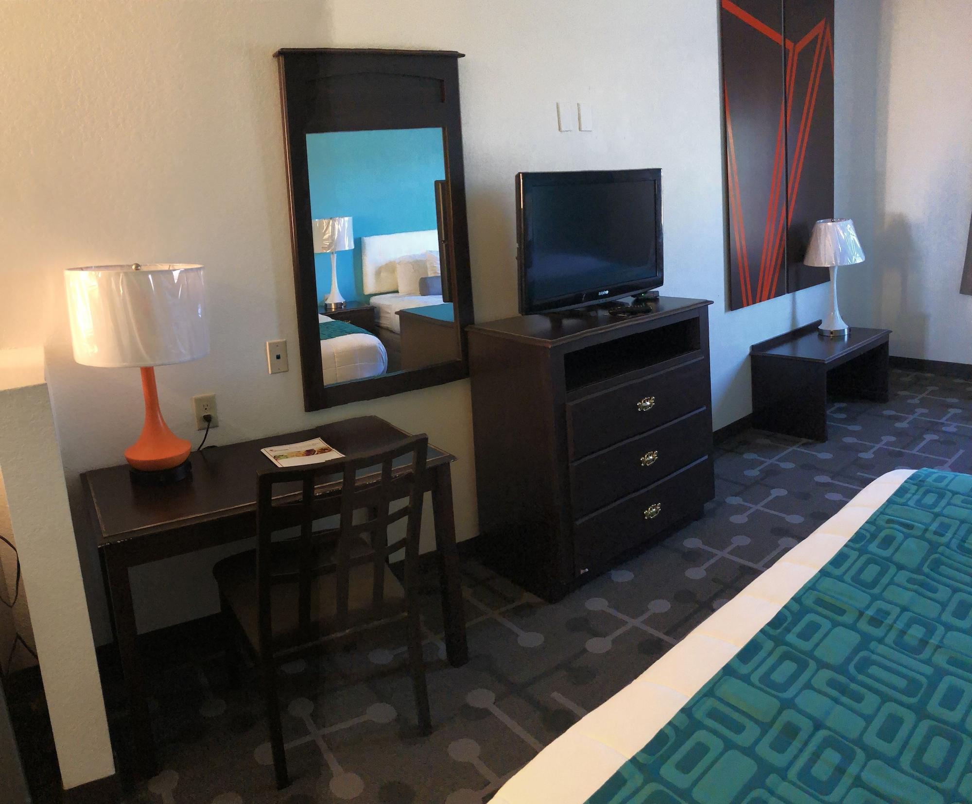 Howard Johnson By Wyndham Lubbock Tx Ngoại thất bức ảnh