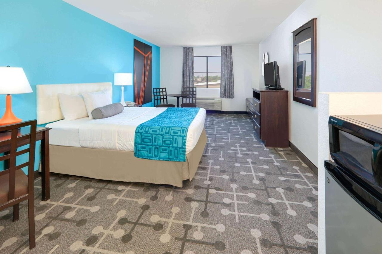 Howard Johnson By Wyndham Lubbock Tx Ngoại thất bức ảnh