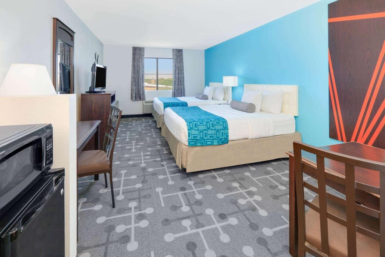Howard Johnson By Wyndham Lubbock Tx Ngoại thất bức ảnh
