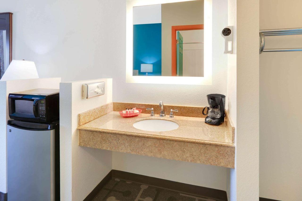 Howard Johnson By Wyndham Lubbock Tx Ngoại thất bức ảnh