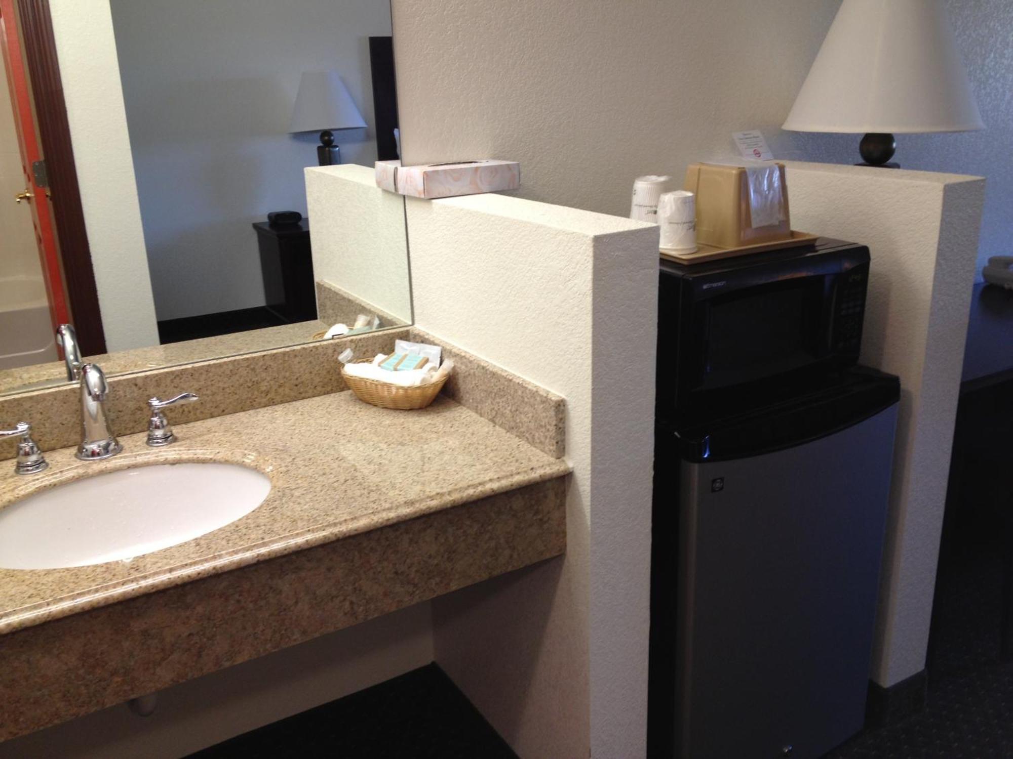 Howard Johnson By Wyndham Lubbock Tx Ngoại thất bức ảnh