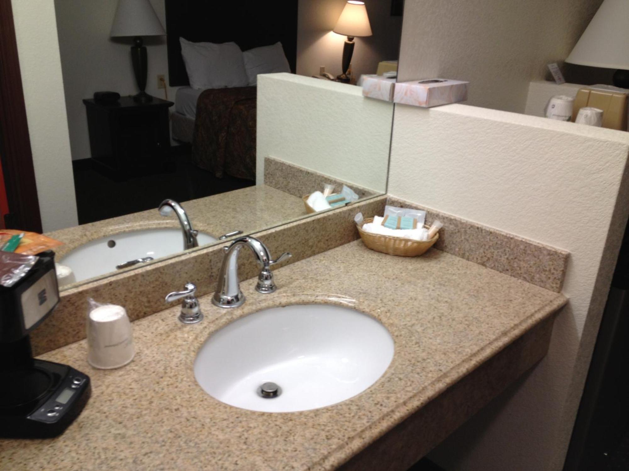 Howard Johnson By Wyndham Lubbock Tx Ngoại thất bức ảnh
