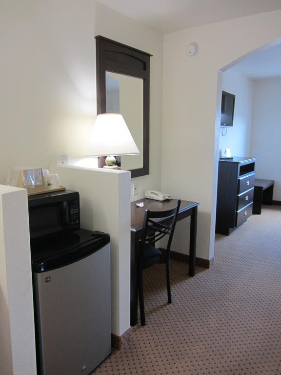 Howard Johnson By Wyndham Lubbock Tx Ngoại thất bức ảnh