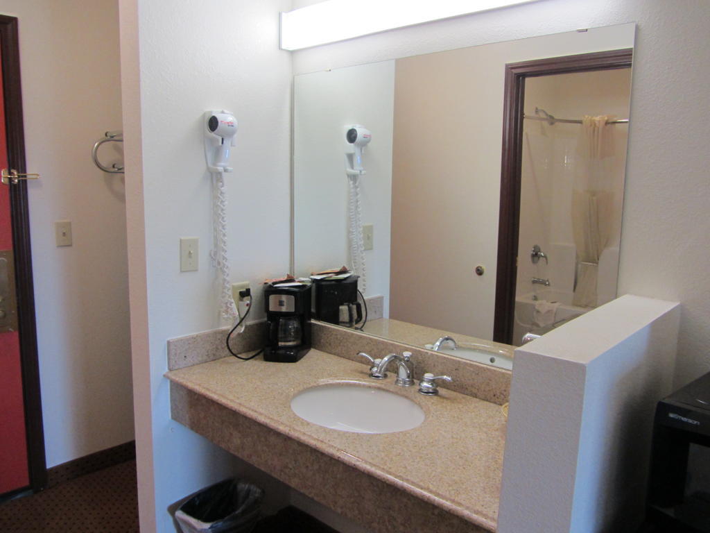 Howard Johnson By Wyndham Lubbock Tx Ngoại thất bức ảnh