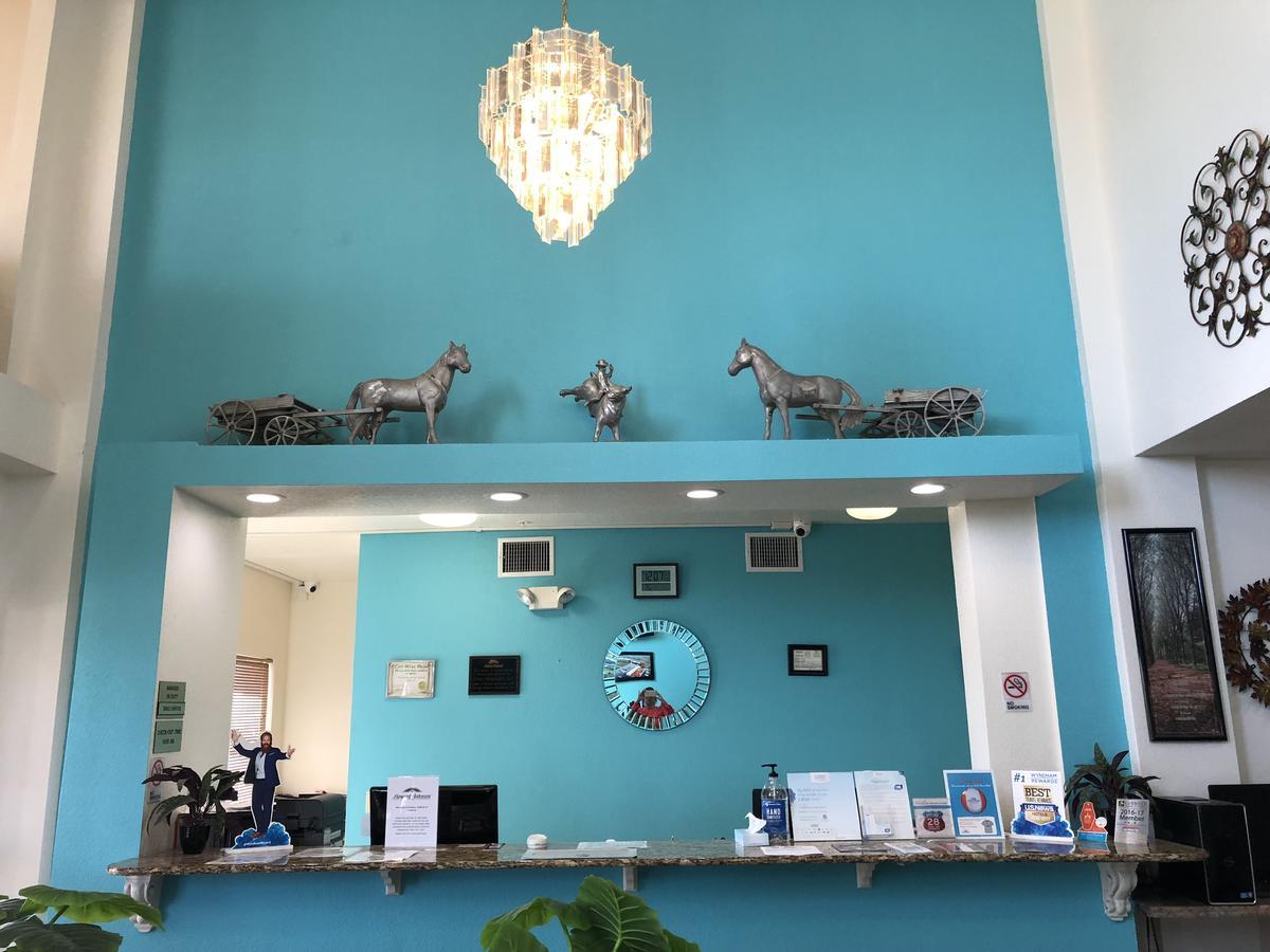 Howard Johnson By Wyndham Lubbock Tx Ngoại thất bức ảnh