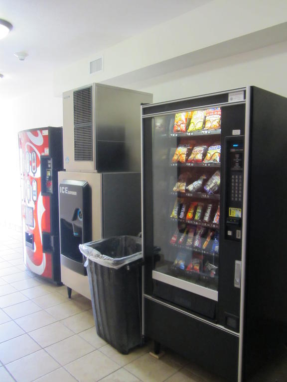 Howard Johnson By Wyndham Lubbock Tx Ngoại thất bức ảnh